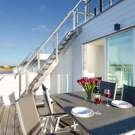 Schwimmendes Haus 24 Båthotell 5*
