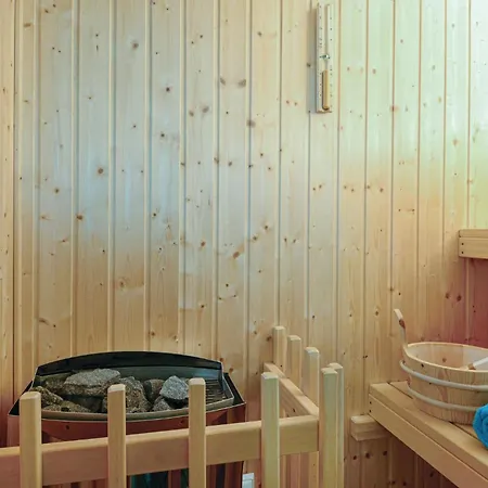 Schwimmendes Haus 24 5*