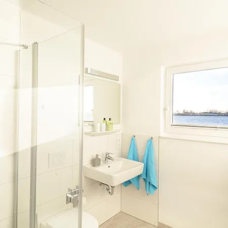 Båthotell Schwimmendes Haus 24