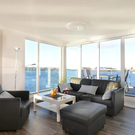 Schwimmendes Haus 24 Båthotell 5*