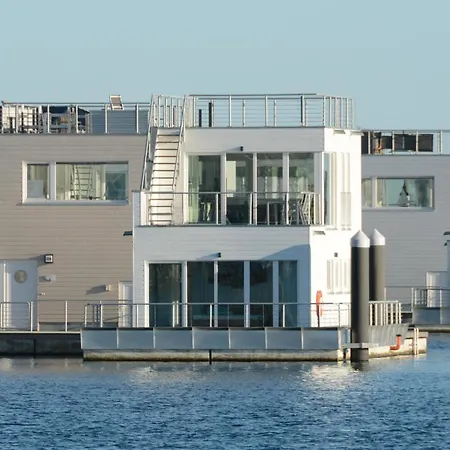 Schwimmendes Haus 24 Båthotell