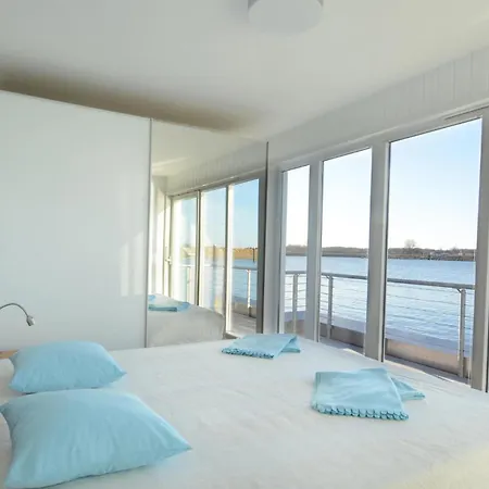 Båthotell Schwimmendes Haus 24 5*