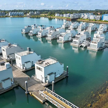 Schwimmendes Haus 24 5*
